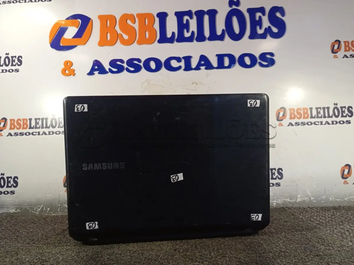 LOTE 002 - 01 NOTEBOOK MARCA SAMSUNG. (NO ESTADO) ATENÇÃO! FAZER A VISITAÇÃO ANTES DE ARREMATAR, NÃO SABEMOS SE FUNCIONA. LEILÃO NÃO TEM GARANTIA E NEM DEVOLUÇÃO, SUJEITO A POSSÍVEIS AVARIAS VISÍVEIS/OCULTAS E/OU AUSÊNCIA DE COMPONENTES.