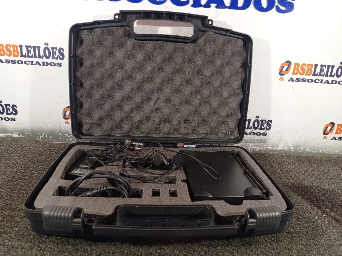 LOTE 113 - 01 MICROFONE + RECEPTOR SEM FIO MARCA TAG COM CASE E CABOS. (NO ESTADO) ATENÇÃO! FAZER A VISITAÇÃO ANTES DE ARREMATAR, NÃO SABEMOS SE FUNCIONA. LEILÃO NÃO TEM GARANTIA E NEM DEVOLUÇÃO, SUJEITO A POSSÍVEIS AVARIAS VISÍVEIS/OCULTAS E/OU AUSÊNCIA DE COMPONENTES.