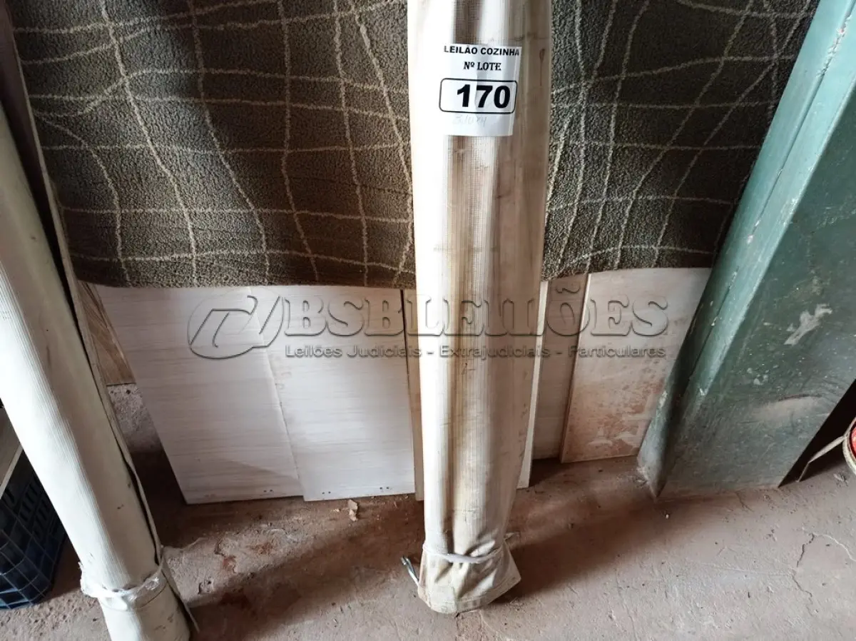 LOTE 170 - 01 TOLDO ESTILO CORTINA MEDINDO 310CMX400CM (CXA). (NO ESTADO, NÃO SABEMOS SE FUNCIONA. LEILÃO NÃO TEM GARANTIA E NEM DEVOLUÇÃO).