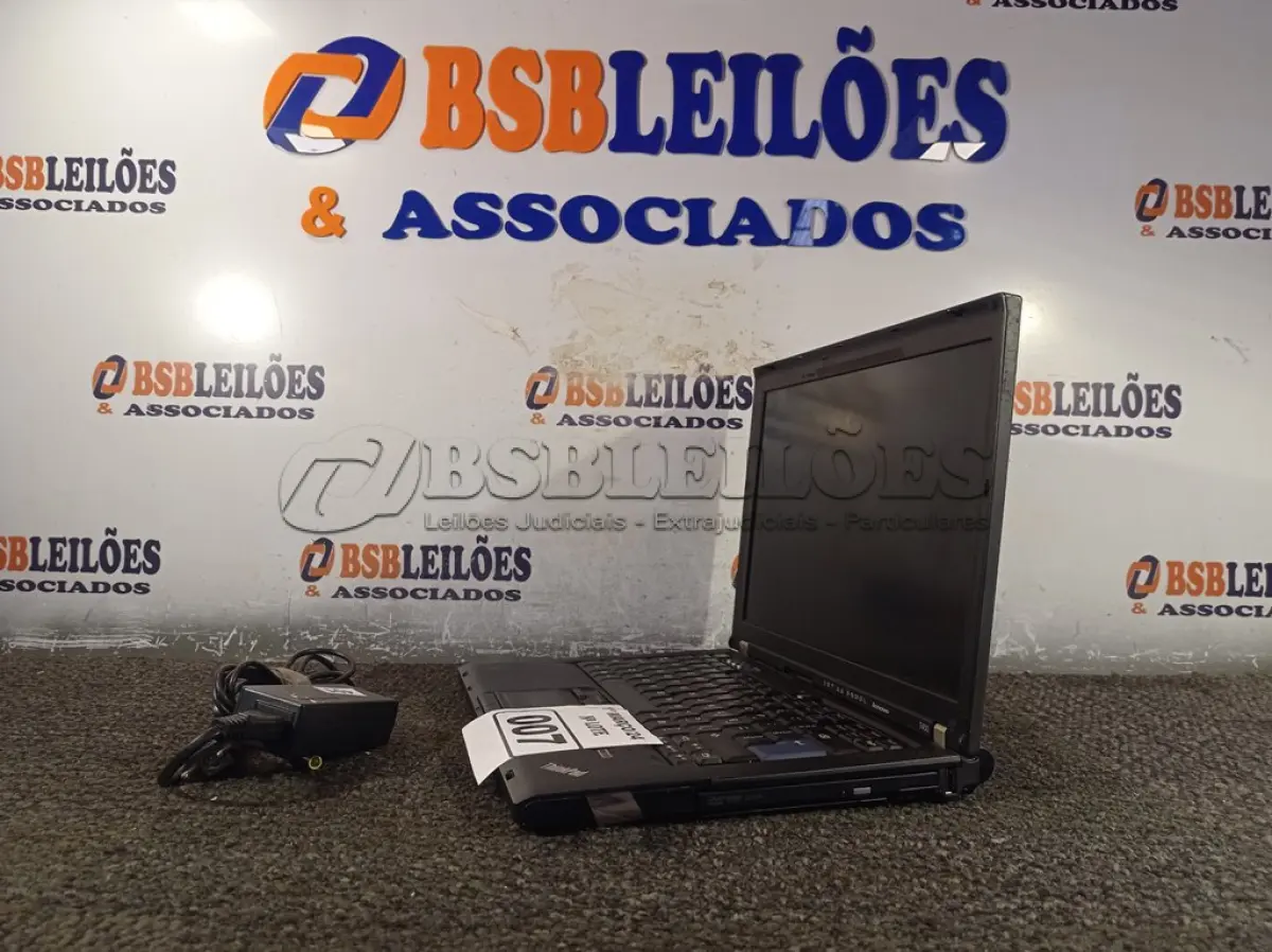 LOTE 007 - 01 NOTEBOOK MARCA LENOVO COM FONTE. (NO ESTADO) ATENÇÃO! FAZER A VISITAÇÃO ANTES DE ARREMATAR, NÃO SABEMOS SE FUNCIONA. LEILÃO NÃO TEM GARANTIA E NEM DEVOLUÇÃO, SUJEITO A POSSÍVEIS AVARIAS VISÍVEIS/OCULTAS E/OU AUSÊNCIA DE COMPONENTES.