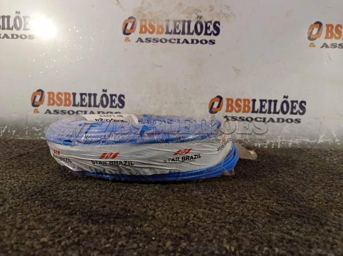 LOTE 100 - 01 ROLO DE CABO FLEXÍVEL 100M 1X4MM NA COR AZUL (NOVO). (NO ESTADO) ATENÇÃO! FAZER A VISITAÇÃO ANTES DE ARREMATAR, NÃO SABEMOS SE FUNCIONA. LEILÃO NÃO TEM GARANTIA E NEM DEVOLUÇÃO, SUJEITO A POSSÍVEIS AVARIAS VISÍVEIS/OCULTAS E/OU AUSÊNCIA DE COMPONENTES.