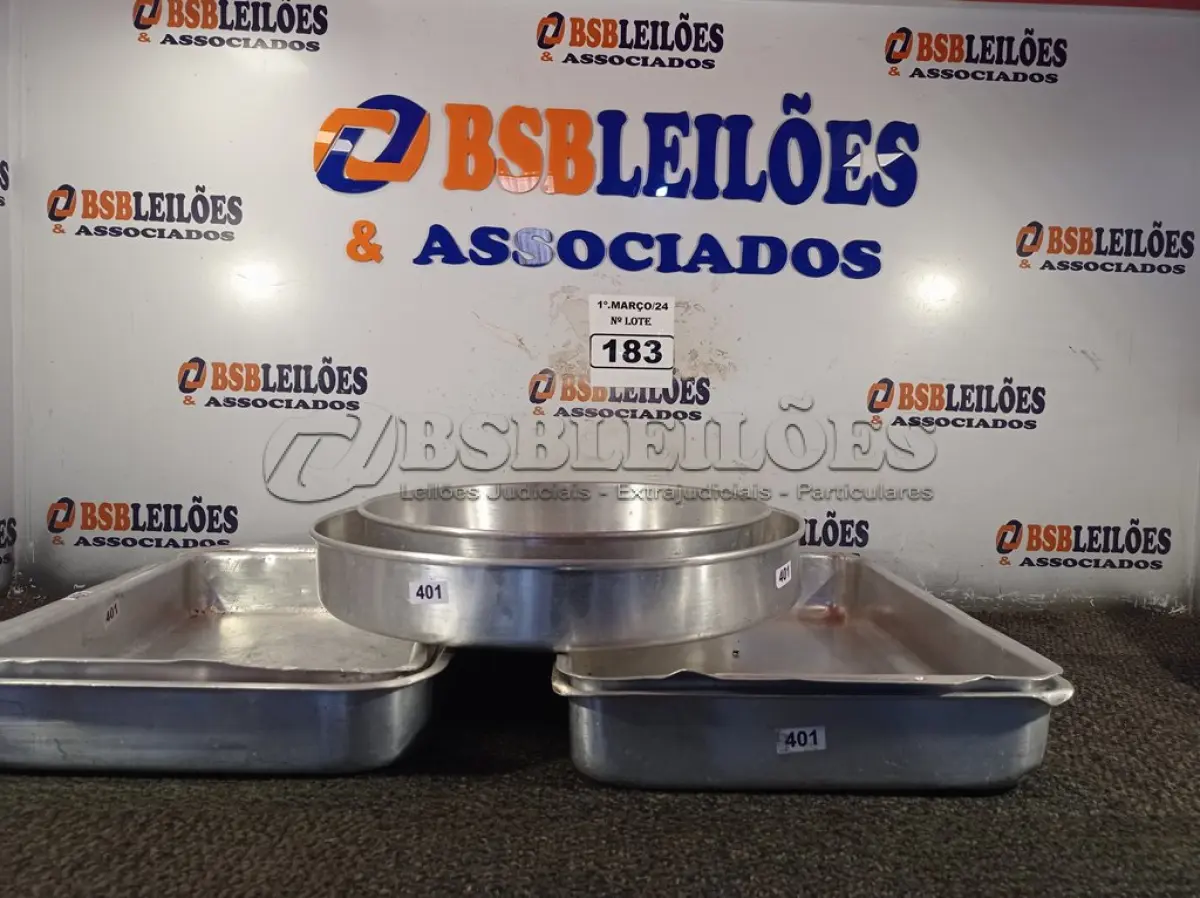 LOTE 183 - 06 ASSADEIRAS EM ALUMÍNIO SENDO 02 REDONDAS. (NO ESTADO) ATENÇÃO! FAZER A VISITAÇÃO ANTES DE ARREMATAR, NÃO SABEMOS SE FUNCIONA. LEILÃO NÃO TEM GARANTIA E NEM DEVOLUÇÃO, SUJEITO A POSSÍVEIS AVARIAS VISÍVEIS/OCULTAS E/OU AUSÊNCIA DE COMPONENTES.