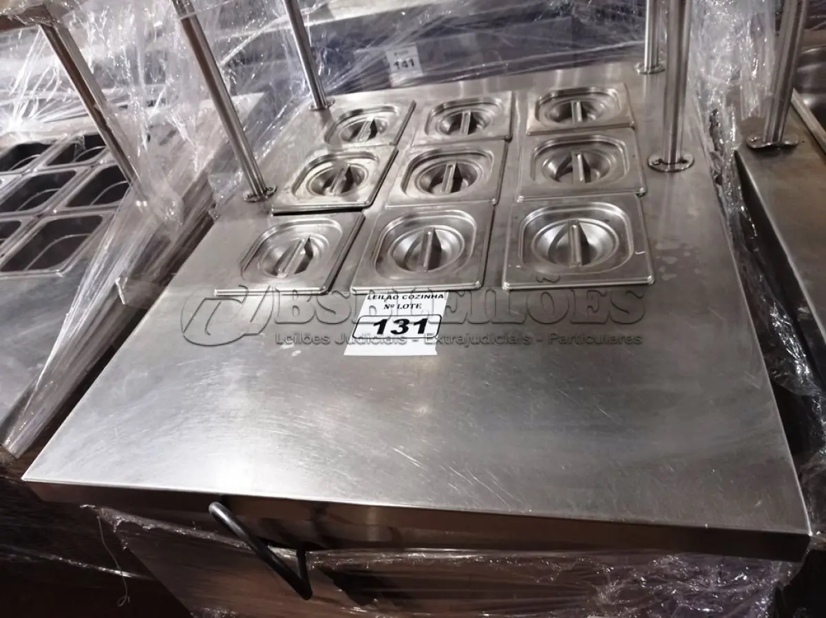 LOTE 131 - 01 BALCÃO INDUSTRIAL REFRIGERADO COM 09 CUBAS E 04 PASSADORES EM AÇO INOX. (NO ESTADO. LEILÃO NÃO TEM GARANTIA E NEM DEVOLUÇÃO).