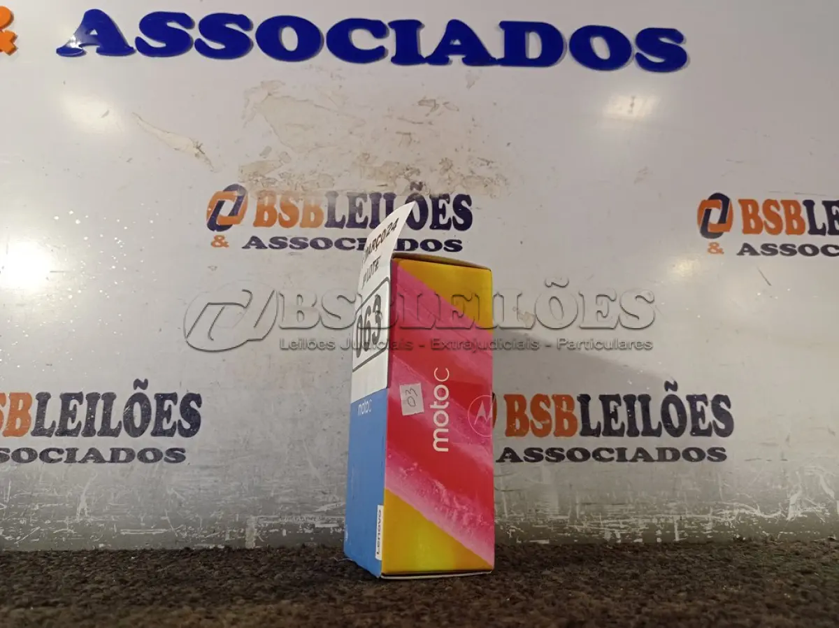 LOTE 063 - 01 CELULAR MOTO “C” 8BG. (NO ESTADO) ATENÇÃO! FAZER A VISITAÇÃO ANTES DE ARREMATAR, NÃO SABEMOS SE FUNCIONA. LEILÃO NÃO TEM GARANTIA E NEM DEVOLUÇÃO, SUJEITO A POSSÍVEIS AVARIAS VISÍVEIS/OCULTAS E/OU AUSÊNCIA DE COMPONENTES.