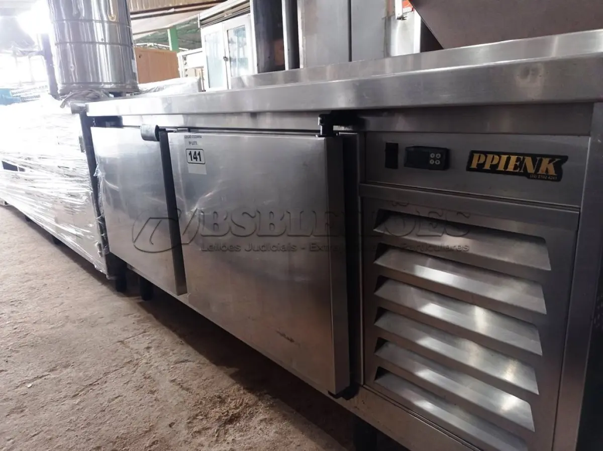 LOTE 141 - 01 BALCÃO REFRIGERADO MARCA PPIENK  EM AÇO INOX MEDINDO 180CMX71CM. (NO ESTADO. LEILÃO NÃO TEM GARANTIA E NEM DEVOLUÇÃO). 