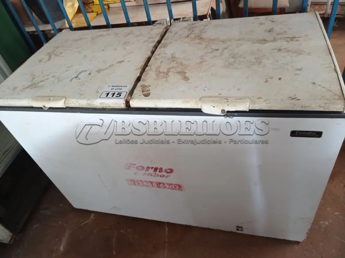 LOTE 115 - 01 FREEZER HORIZONTAL 02 TAMPAS 220V. (NO ESTADO) ATENÇÃO! FAZER A VISITAÇÃO ANTES DE ARREMATAR, NÃO SABEMOS SE FUNCIONA. LEILÃO NÃO TEM GARANTIA E NEM DEVOLUÇÃO, SUJEITO A POSSÍVEIS AVARIAS VISÍVEIS/OCULTAS E/OU AUSÊNCIA DE COMPONENTES.