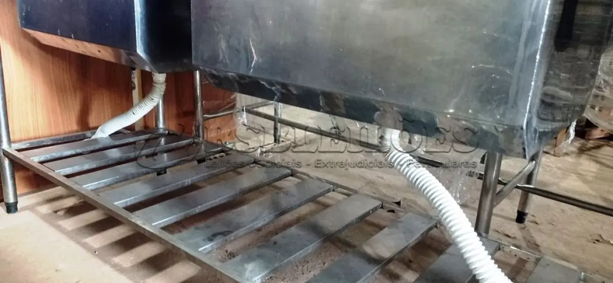 LOTE 111 - 01 PIA 02 TANQUES E PANELEIRO, MEDINDO 180CMX62CM EM AÇO INOX 304. (NO ESTADO, NÃO SABEMOS SE FUNCIONA. LEILÃO NÃO TEM GARANTIA E NEM DEVOLUÇÃO).