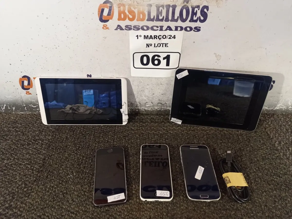 LOTE 061 - 02 TABLETS E 03 CELULARES MARCAS E MODELOS DIVERSOS. (NO ESTADO) ATENÇÃO! FAZER A VISITAÇÃO ANTES DE ARREMATAR, NÃO SABEMOS SE FUNCIONA. LEILÃO NÃO TEM GARANTIA E NEM DEVOLUÇÃO, SUJEITO A POSSÍVEIS AVARIAS VISÍVEIS/OCULTAS E/OU AUSÊNCIA DE COMPONENTES.