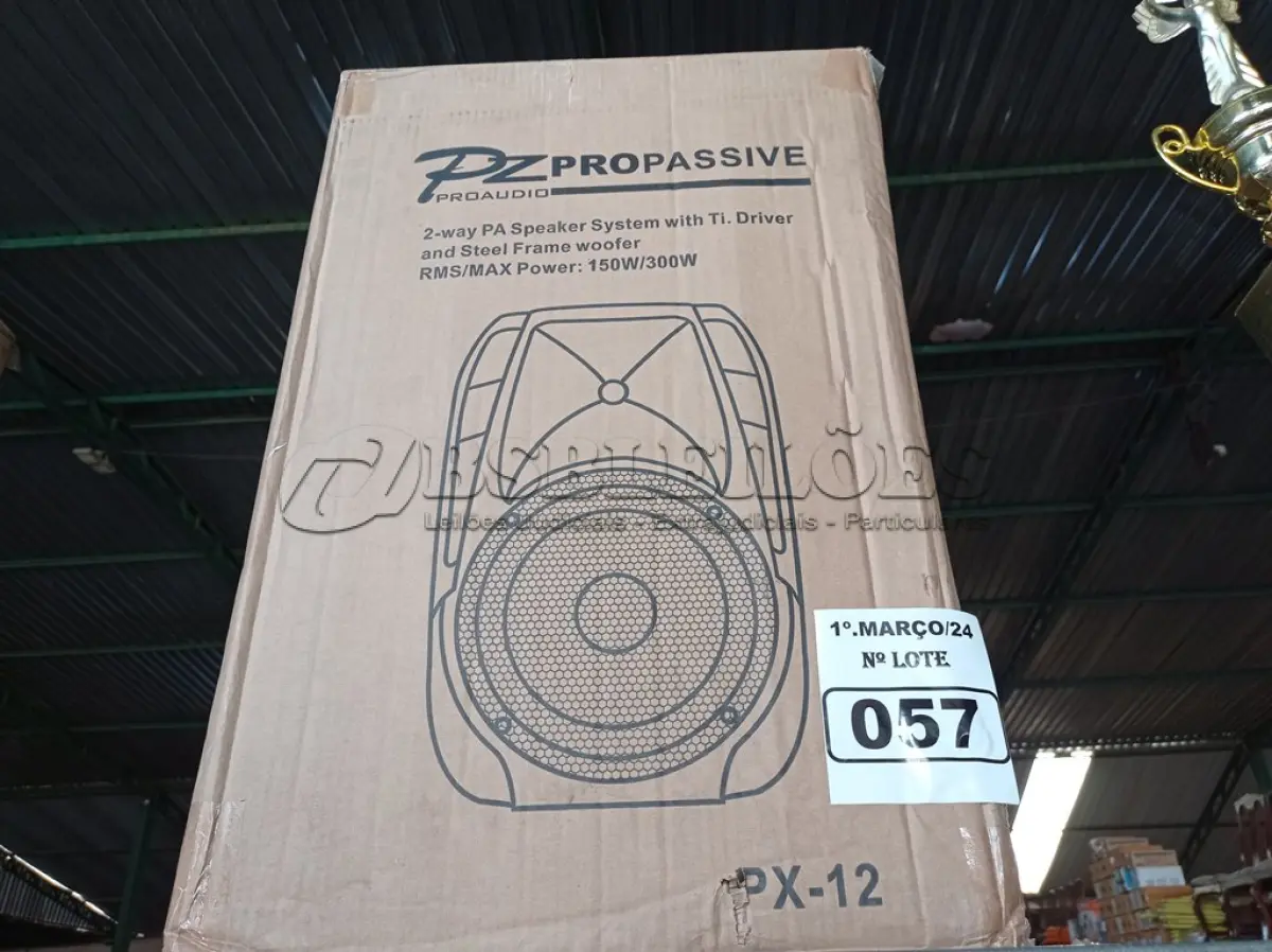LOTE 057 - 01 CAIXA DE SOM PZ PROPASSIVE PX-12. (NO ESTADO) ATENÇÃO! FAZER A VISITAÇÃO ANTES DE ARREMATAR, NÃO SABEMOS SE FUNCIONA. LEILÃO NÃO TEM GARANTIA E NEM DEVOLUÇÃO, SUJEITO A POSSÍVEIS AVARIAS VISÍVEIS/OCULTAS E/OU AUSÊNCIA DE COMPONENTES.