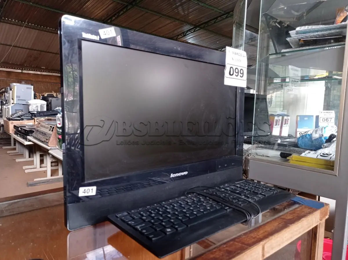 LOTE 099 - 01 COMPUTADOR ALL IN ONE MARCA LENOVO. (NO ESTADO) ATENÇÃO! FAZER A VISITAÇÃO ANTES DE ARREMATAR, NÃO SABEMOS SE FUNCIONA. LEILÃO NÃO TEM GARANTIA E NEM DEVOLUÇÃO, SUJEITO A POSSÍVEIS AVARIAS VISÍVEIS/OCULTAS E/OU AUSÊNCIA DE COMPONENTES.
