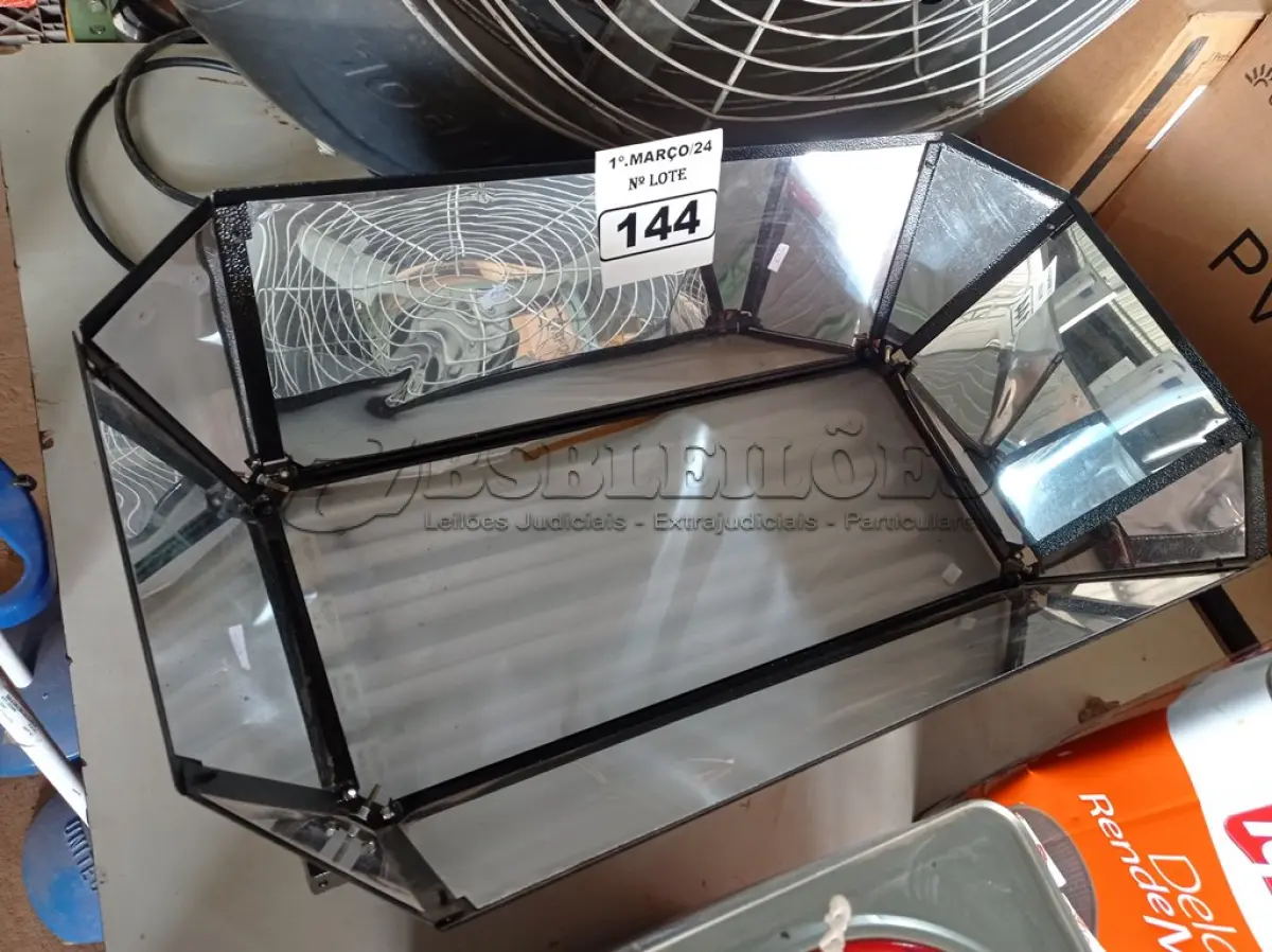 LOTE 144 - 01 LUMINÁRIA PARA ESTÚDIO LINE PRO. (NO ESTADO) ATENÇÃO! FAZER A VISITAÇÃO ANTES DE ARREMATAR, NÃO SABEMOS SE FUNCIONA. LEILÃO NÃO TEM GARANTIA E NEM DEVOLUÇÃO, SUJEITO A POSSÍVEIS AVARIAS VISÍVEIS/OCULTAS E/OU AUSÊNCIA DE COMPONENTES.