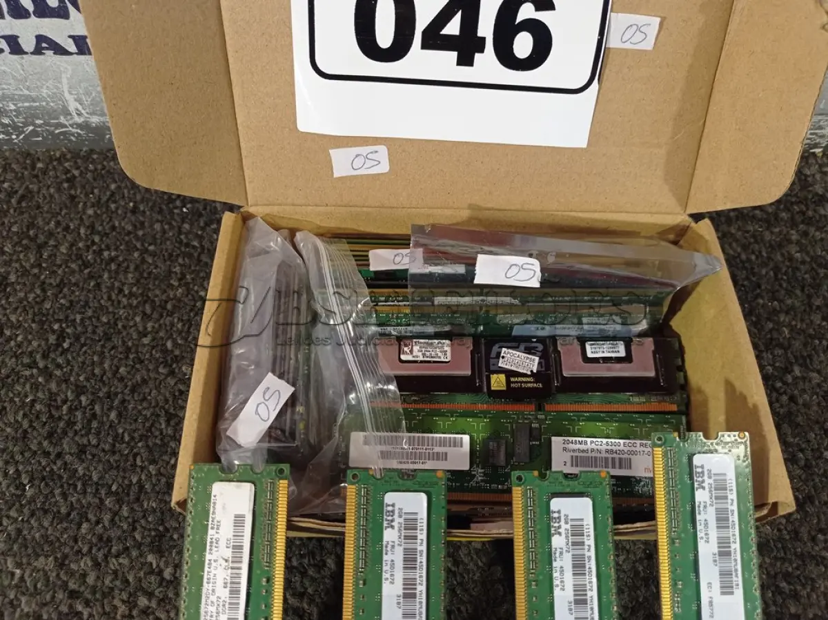 LOTE 046 - 01 LOTE COM VÁRIAS MEMORIAS PARA PC MARCAS E MODELOS DIVERSOS. (NO ESTADO) ATENÇÃO! FAZER A VISITAÇÃO ANTES DE ARREMATAR, NÃO SABEMOS SE FUNCIONA. LEILÃO NÃO TEM GARANTIA E NEM DEVOLUÇÃO, SUJEITO A POSSÍVEIS AVARIAS VISÍVEIS/OCULTAS E/OU AUSÊNCIA DE COMPONENTES.
