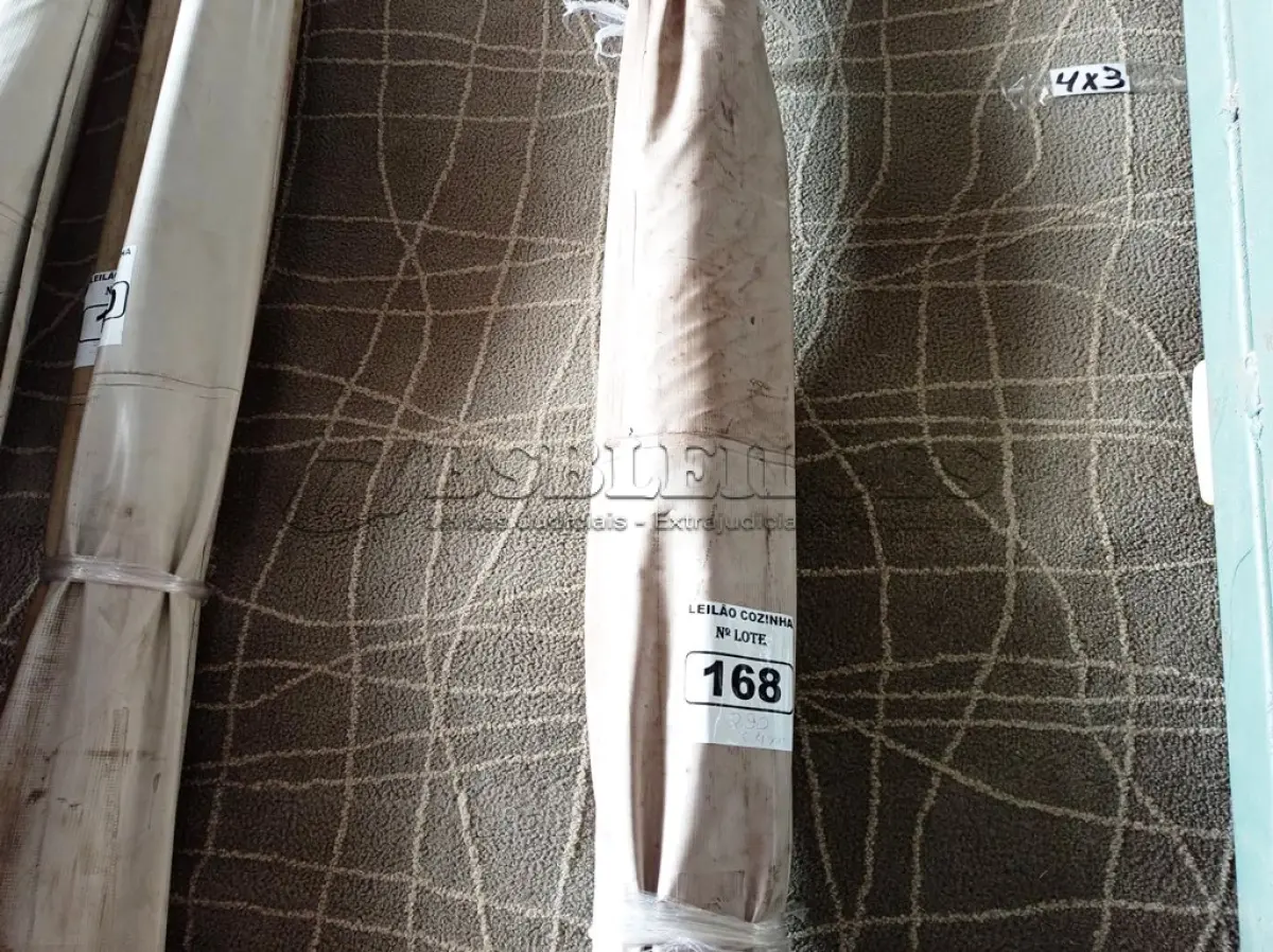LOTE 168 - 01 TOLDO ESTILO CORTINA MEDINDO 290CMX400CM (CXA). (NO ESTADO, NÃO SABEMOS SE FUNCIONA. LEILÃO NÃO TEM GARANTIA E NEM DEVOLUÇÃO).