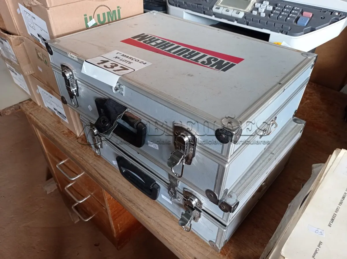 LOTE 137 - 02 MALETAS PARA FERRAMENTAS. (NO ESTADO) ATENÇÃO! FAZER A VISITAÇÃO ANTES DE ARREMATAR, NÃO SABEMOS SE FUNCIONA. LEILÃO NÃO TEM GARANTIA E NEM DEVOLUÇÃO, SUJEITO A POSSÍVEIS AVARIAS VISÍVEIS/OCULTAS E/OU AUSÊNCIA DE COMPONENTES.
