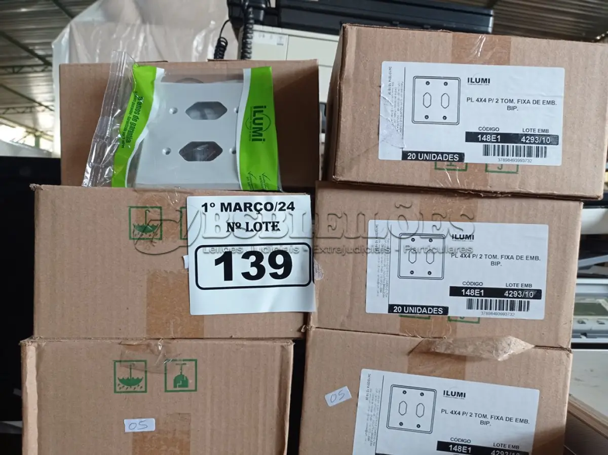 LOTE 139 - 01 LOTE COM GRANDE QUANTIDADE DE ESPELHOS PARA TOMADA PL 4X4 P/2 TOMADA FIXA DE EMBUTIR. (NO ESTADO) ATENÇÃO! FAZER A VISITAÇÃO ANTES DE ARREMATAR, NÃO SABEMOS SE FUNCIONA. LEILÃO NÃO TEM GARANTIA E NEM DEVOLUÇÃO, SUJEITO A POSSÍVEIS AVARIAS VISÍVEIS/OCULTAS E/OU AUSÊNCIA DE COMPONENTES.