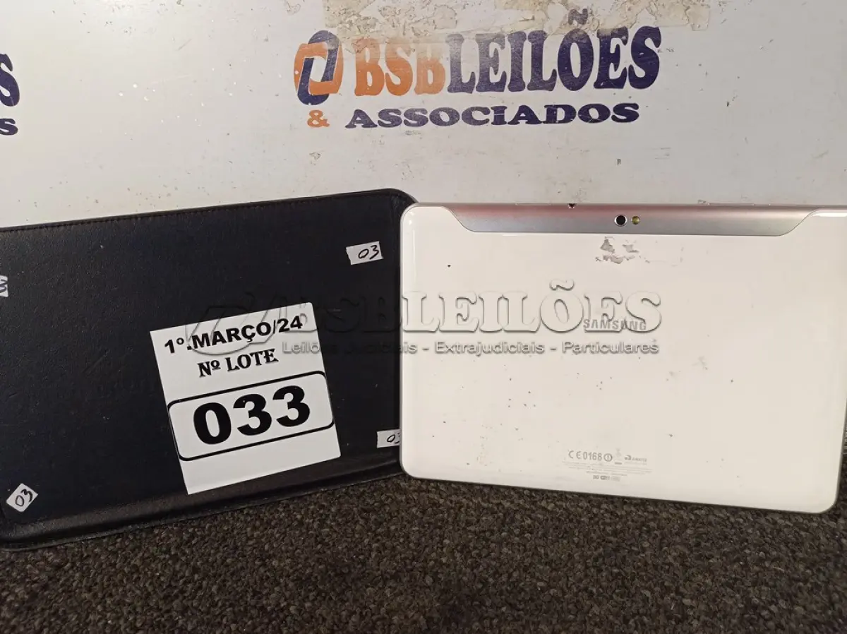 LOTE 033 - 01 TABLET MARCA SAMSUNG. (NO ESTADO) ATENÇÃO! FAZER A VISITAÇÃO ANTES DE ARREMATAR, NÃO SABEMOS SE FUNCIONA. LEILÃO NÃO TEM GARANTIA E NEM DEVOLUÇÃO, SUJEITO A POSSÍVEIS AVARIAS VISÍVEIS/OCULTAS E/OU AUSÊNCIA DE COMPONENTES.