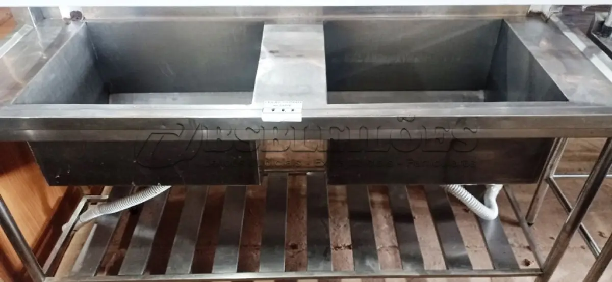 LOTE 111 - 01 PIA 02 TANQUES E PANELEIRO, MEDINDO 180CMX62CM EM AÇO INOX 304. (NO ESTADO, NÃO SABEMOS SE FUNCIONA. LEILÃO NÃO TEM GARANTIA E NEM DEVOLUÇÃO).