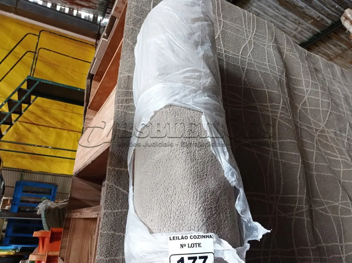 LOTE 177 - 01 TAPETE MEDINDO 400CMX300CM. (NO ESTADO, NÃO SABEMOS SE FUNCIONA. LEILÃO NÃO TEM GARANTIA E NEM DEVOLUÇÃO).