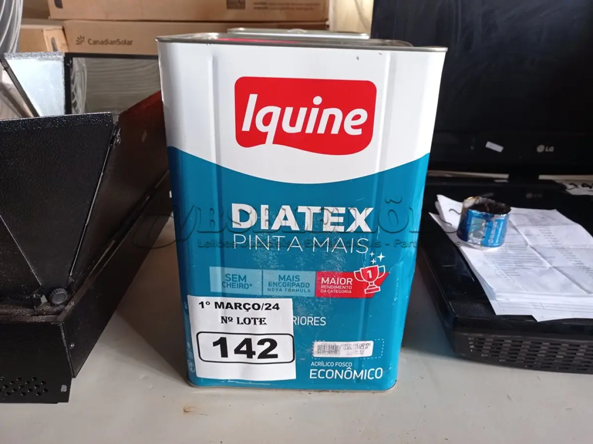 LOTE 142 - 01 LATA DE TINTA IQUINE DIATEX PINTA MAIS 18L FOSCO AVELUDADO COR VERDE PISCINA. (NO ESTADO) ATENÇÃO! FAZER A VISITAÇÃO ANTES DE ARREMATAR, NÃO SABEMOS SE FUNCIONA. LEILÃO NÃO TEM GARANTIA E NEM DEVOLUÇÃO, SUJEITO A POSSÍVEIS AVARIAS VISÍVEIS/OCULTAS E/OU AUSÊNCIA DE COMPONENTES.