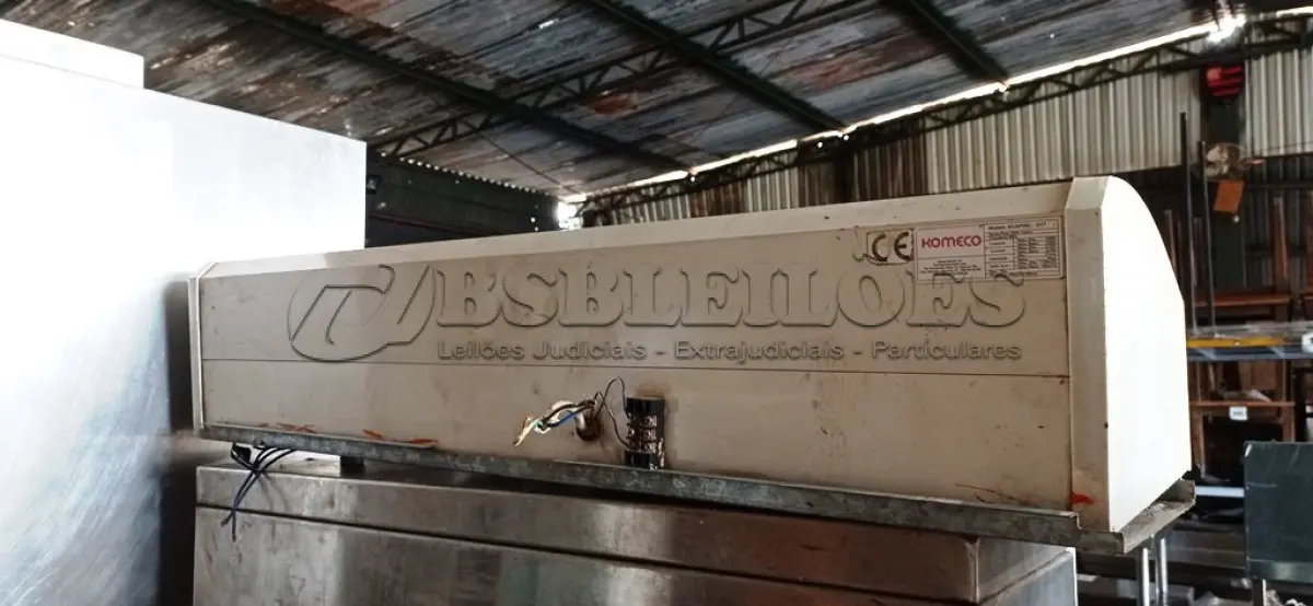 LOTE 160 - 01 CORTINA DE AR. (NO ESTADO, NÃO SABEMOS SE FUNCIONA. LEILÃO NÃO TEM GARANTIA E NEM DEVOLUÇÃO).