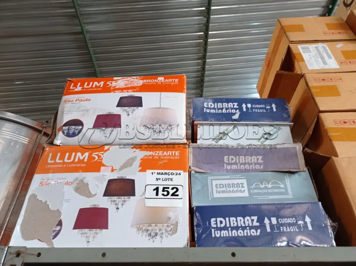 LOTE 152 - 02 LUMINÁRIAS PENDENTE E 05 LUMINÁRIAS DE EMBUTIR MARCAS E MODELOS DIVERSOS. (NO ESTADO) ATENÇÃO! FAZER A VISITAÇÃO ANTES DE ARREMATAR, NÃO SABEMOS SE FUNCIONA. LEILÃO NÃO TEM GARANTIA E NEM DEVOLUÇÃO, SUJEITO A POSSÍVEIS AVARIAS VISÍVEIS/OCULTAS E/OU AUSÊNCIA DE COMPONENTES.