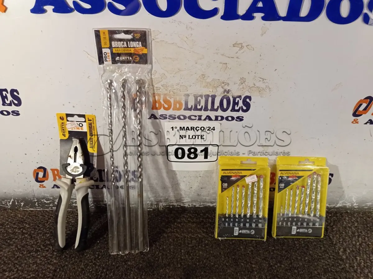 LOTE 081 - 03 KIT’S DE BROCAS E 01 ALICATE UNIVERSAL 8”. (NO ESTADO) ATENÇÃO! FAZER A VISITAÇÃO ANTES DE ARREMATAR, NÃO SABEMOS SE FUNCIONA. LEILÃO NÃO TEM GARANTIA E NEM DEVOLUÇÃO, SUJEITO A POSSÍVEIS AVARIAS VISÍVEIS/OCULTAS E/OU AUSÊNCIA DE COMPONENTES.