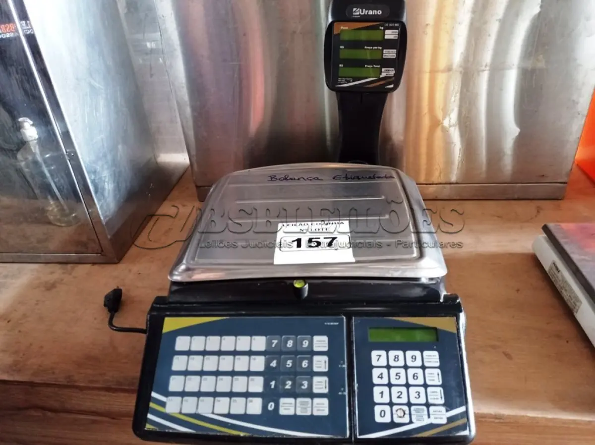 LOTE 157 - 01 BALANÇA ETIQUETADORA URANO ATÉ 30KG. (NO ESTADO, NÃO SABEMOS SE FUNCIONA. LEILÃO NÃO TEM GARANTIA E NEM DEVOLUÇÃO).