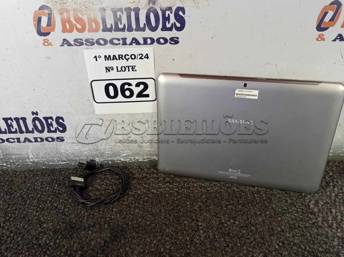 LOTE 062 - 01 TABLET SAMSUNG TAB2 TELA 10.1” COM CABO. (NO ESTADO) ATENÇÃO! FAZER A VISITAÇÃO ANTES DE ARREMATAR, NÃO SABEMOS SE FUNCIONA. LEILÃO NÃO TEM GARANTIA E NEM DEVOLUÇÃO, SUJEITO A POSSÍVEIS AVARIAS VISÍVEIS/OCULTAS E/OU AUSÊNCIA DE COMPONENTES.
