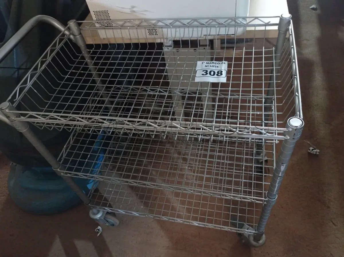LOTE 308 - 01 CARRINHO PARA TRANSPORTE DE ALIMENTOS. (NO ESTADO) ATENÇÃO! FAZER A VISITAÇÃO ANTES DE ARREMATAR, NÃO SABEMOS SE FUNCIONA. LEILÃO NÃO TEM GARANTIA E NEM DEVOLUÇÃO, SUJEITO A POSSÍVEIS AVARIAS VISÍVEIS/OCULTAS E/OU AUSÊNCIA DE COMPONENTES.