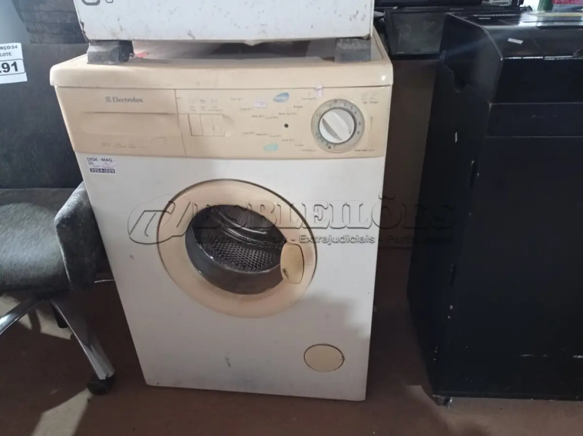 LOTE 290 - 01 FOGÃO A GÁS 04 BOCAS E 01 LAVADORA DE ROUPAS PARA RETIRADA DE PEÇAS. (NO ESTADO) ATENÇÃO! FAZER A VISITAÇÃO ANTES DE ARREMATAR, NÃO SABEMOS SE FUNCIONA. LEILÃO NÃO TEM GARANTIA E NEM DEVOLUÇÃO, SUJEITO A POSSÍVEIS AVARIAS VISÍVEIS/OCULTAS E/OU AUSÊNCIA DE COMPONENTES.