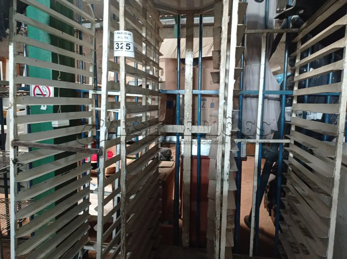LOTE 325 - 03 CARRINHOS PARA TRANSPORTE DE BANDEJAS. (NO ESTADO) ATENÇÃO! FAZER A VISITAÇÃO ANTES DE ARREMATAR, NÃO SABEMOS SE FUNCIONA. LEILÃO NÃO TEM GARANTIA E NEM DEVOLUÇÃO, SUJEITO A POSSÍVEIS AVARIAS VISÍVEIS/OCULTAS E/OU AUSÊNCIA DE COMPONENTES.