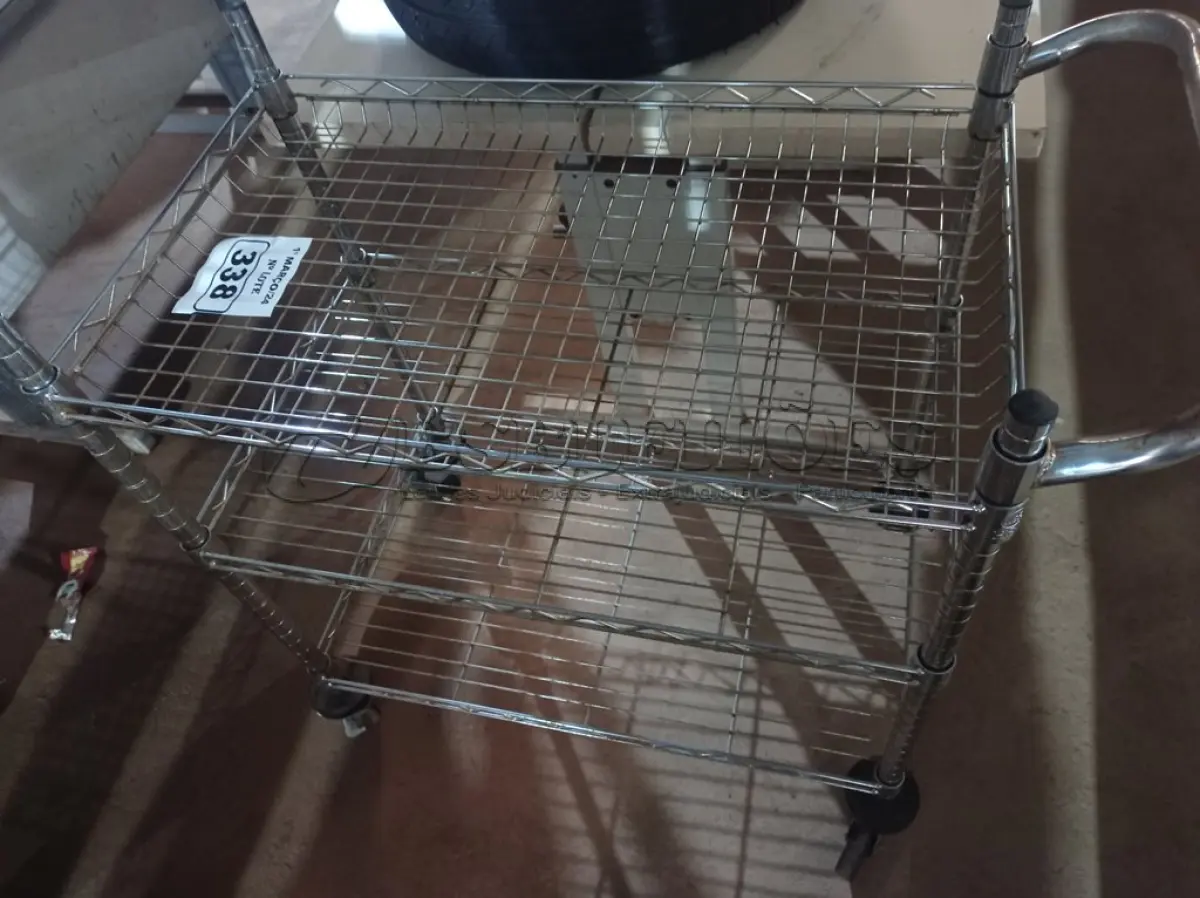 LOTE 338 - 01 CARRINHO PARA TRANSPORTE DE ALIMENTOS. (NO ESTADO) ATENÇÃO! FAZER A VISITAÇÃO ANTES DE ARREMATAR, NÃO SABEMOS SE FUNCIONA. LEILÃO NÃO TEM GARANTIA E NEM DEVOLUÇÃO, SUJEITO A POSSÍVEIS AVARIAS VISÍVEIS/OCULTAS E/OU AUSÊNCIA DE COMPONENTES.