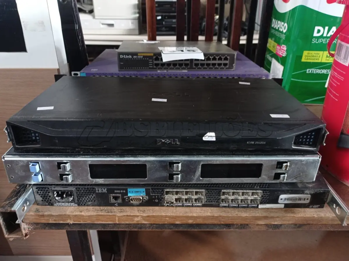 LOTE 315 - 06 SWITCHES MARCAS E MODELOS DIVERSOS. (NO ESTADO) ATENÇÃO! FAZER A VISITAÇÃO ANTES DE ARREMATAR, NÃO SABEMOS SE FUNCIONA. LEILÃO NÃO TEM GARANTIA E NEM DEVOLUÇÃO, SUJEITO A POSSÍVEIS AVARIAS VISÍVEIS/OCULTAS E/OU AUSÊNCIA DE COMPONENTES.
