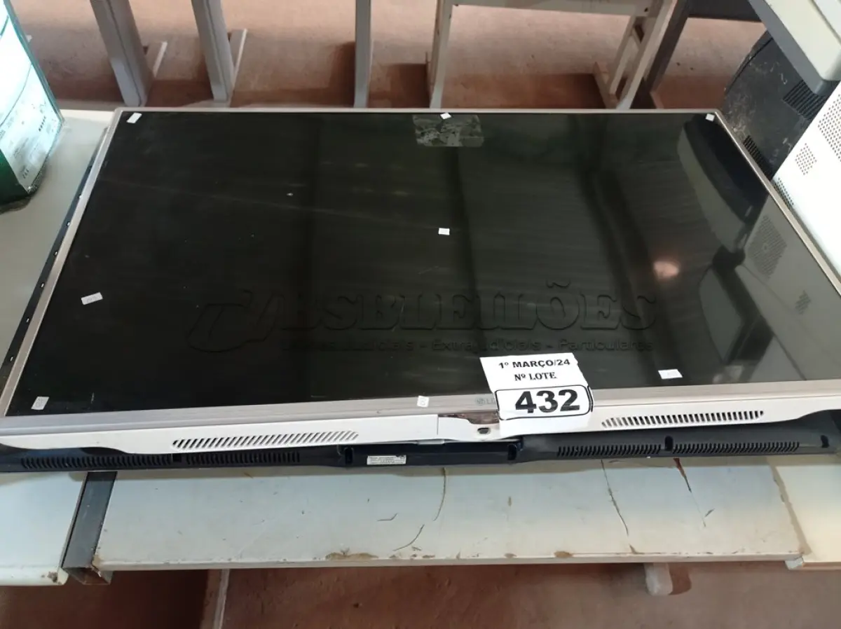 LOTE 432 - 02 TV’S MARCAS E MODELOS DIVERSOS PARA RETIRADA DE PEÇAS. (NO ESTADO) ATENÇÃO! FAZER A VISITAÇÃO ANTES DE ARREMATAR, NÃO SABEMOS SE FUNCIONA. LEILÃO NÃO TEM GARANTIA E NEM DEVOLUÇÃO, SUJEITO A POSSÍVEIS AVARIAS VISÍVEIS/OCULTAS E/OU AUSÊNCIA DE COMPONENTES.