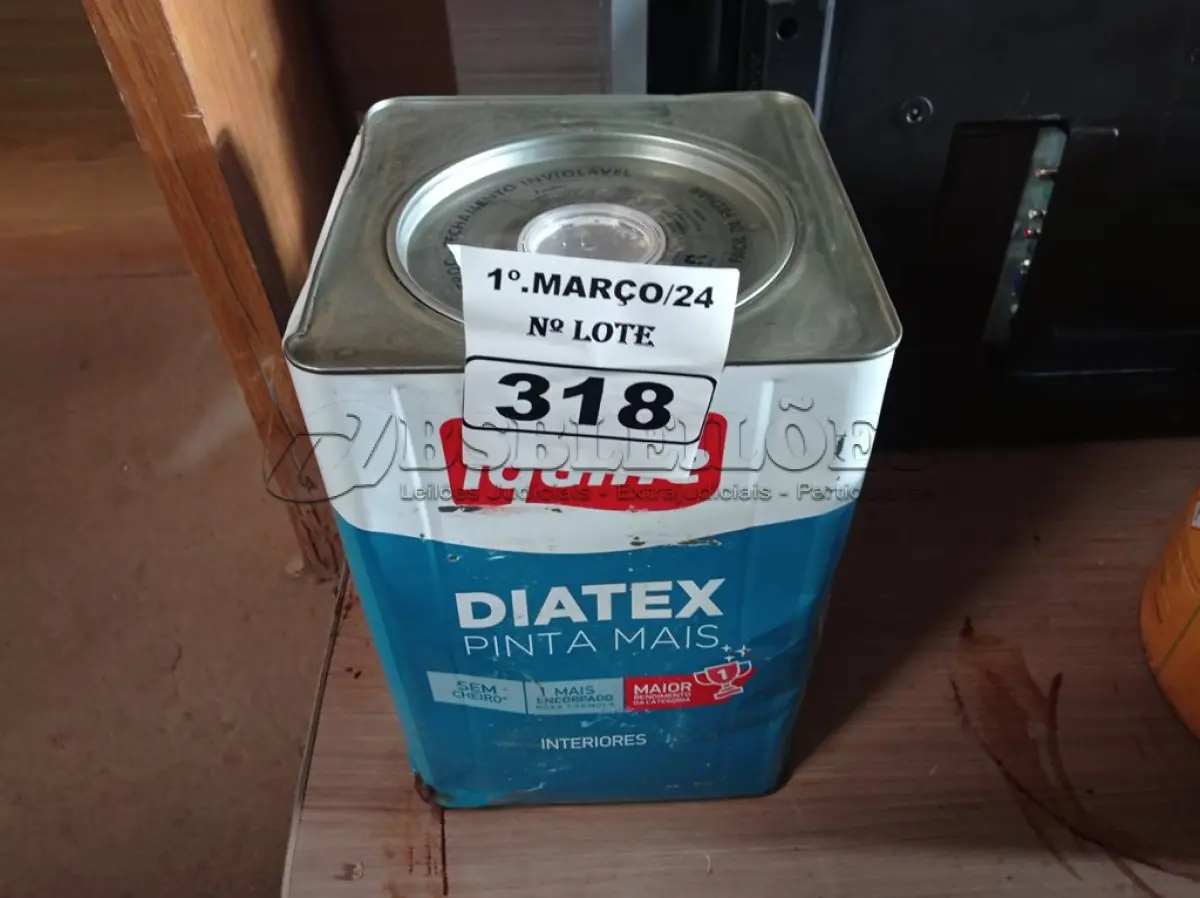 LOTE 318 - 01 LATA DE TINTA IQUINE DIATEX PINTA MAIS 18L FOSCO BASE “P”. (NO ESTADO) ATENÇÃO! FAZER A VISITAÇÃO ANTES DE ARREMATAR, NÃO SABEMOS SE FUNCIONA. LEILÃO NÃO TEM GARANTIA E NEM DEVOLUÇÃO, SUJEITO A POSSÍVEIS AVARIAS VISÍVEIS/OCULTAS E/OU AUSÊNCIA DE COMPONENTES.