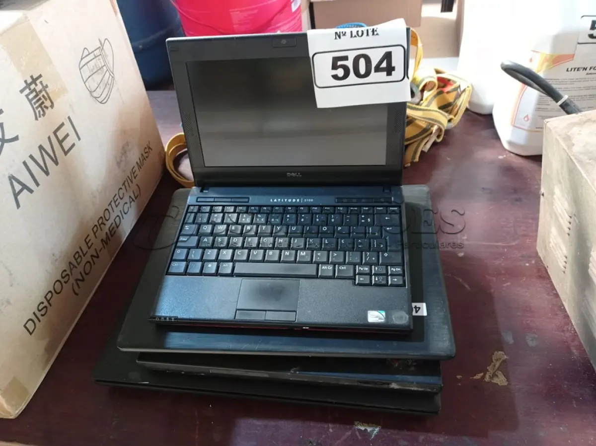 LOTE 504 - 04 NOTEBOOKS PARA RETIRADA DE PEÇAS. (NO ESTADO) ATENÇÃO! FAZER A VISITAÇÃO ANTES DE ARREMATAR, NÃO SABEMOS SE FUNCIONA. LEILÃO NÃO TEM GARANTIA E NEM DEVOLUÇÃO, SUJEITO A POSSÍVEIS AVARIAS VISÍVEIS/OCULTAS E/OU AUSÊNCIA DE COMPONENTES.