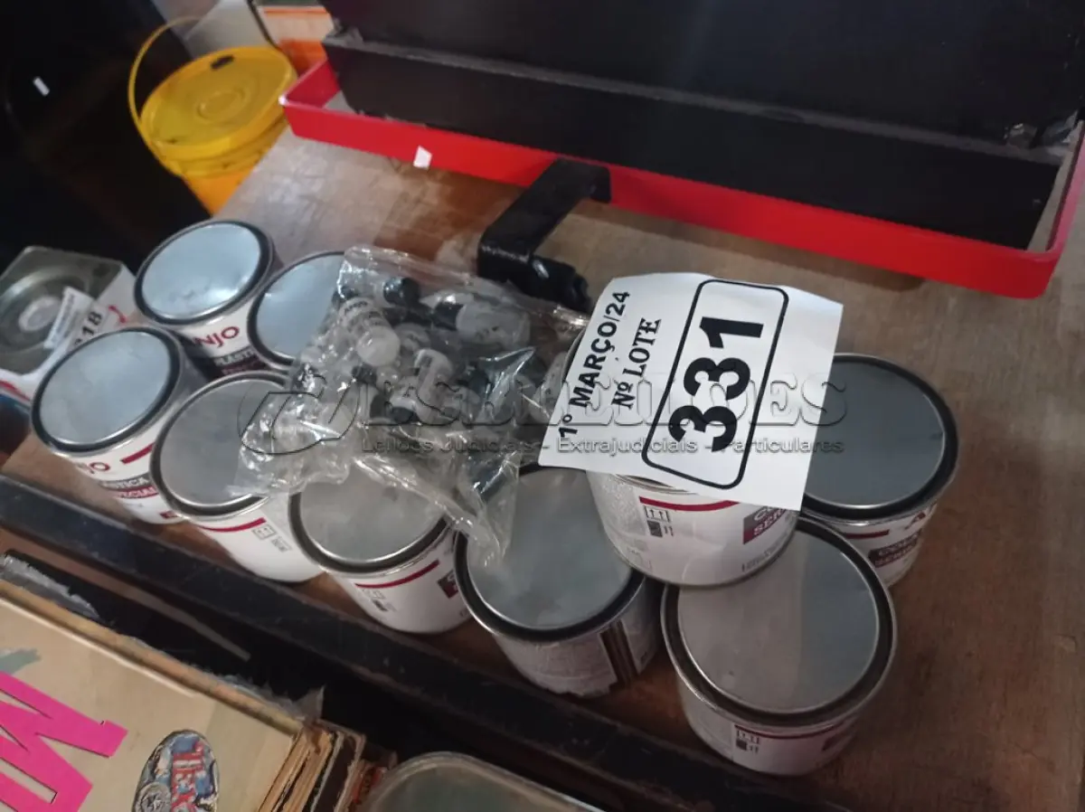 LOTE 331 - 12 LATAS DE COLA PLÁSTICA ANJO. (NO ESTADO) ATENÇÃO! FAZER A VISITAÇÃO ANTES DE ARREMATAR, NÃO SABEMOS SE FUNCIONA. LEILÃO NÃO TEM GARANTIA E NEM DEVOLUÇÃO, SUJEITO A POSSÍVEIS AVARIAS VISÍVEIS/OCULTAS E/OU AUSÊNCIA DE COMPONENTES.