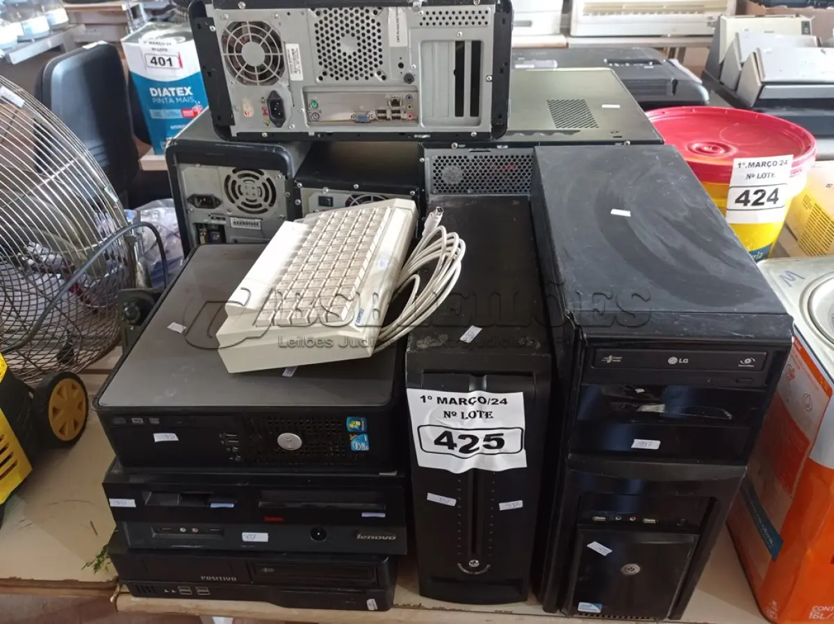 LOTE 425 - 11 CPU’S MARCAS E MODELOS DIVERSOS PARA RETIRADA DE PEÇAS. (NO ESTADO) ATENÇÃO! FAZER A VISITAÇÃO ANTES DE ARREMATAR, NÃO SABEMOS SE FUNCIONA. LEILÃO NÃO TEM GARANTIA E NEM DEVOLUÇÃO, SUJEITO A POSSÍVEIS AVARIAS VISÍVEIS/OCULTAS E/OU AUSÊNCIA DE COMPONENTES.