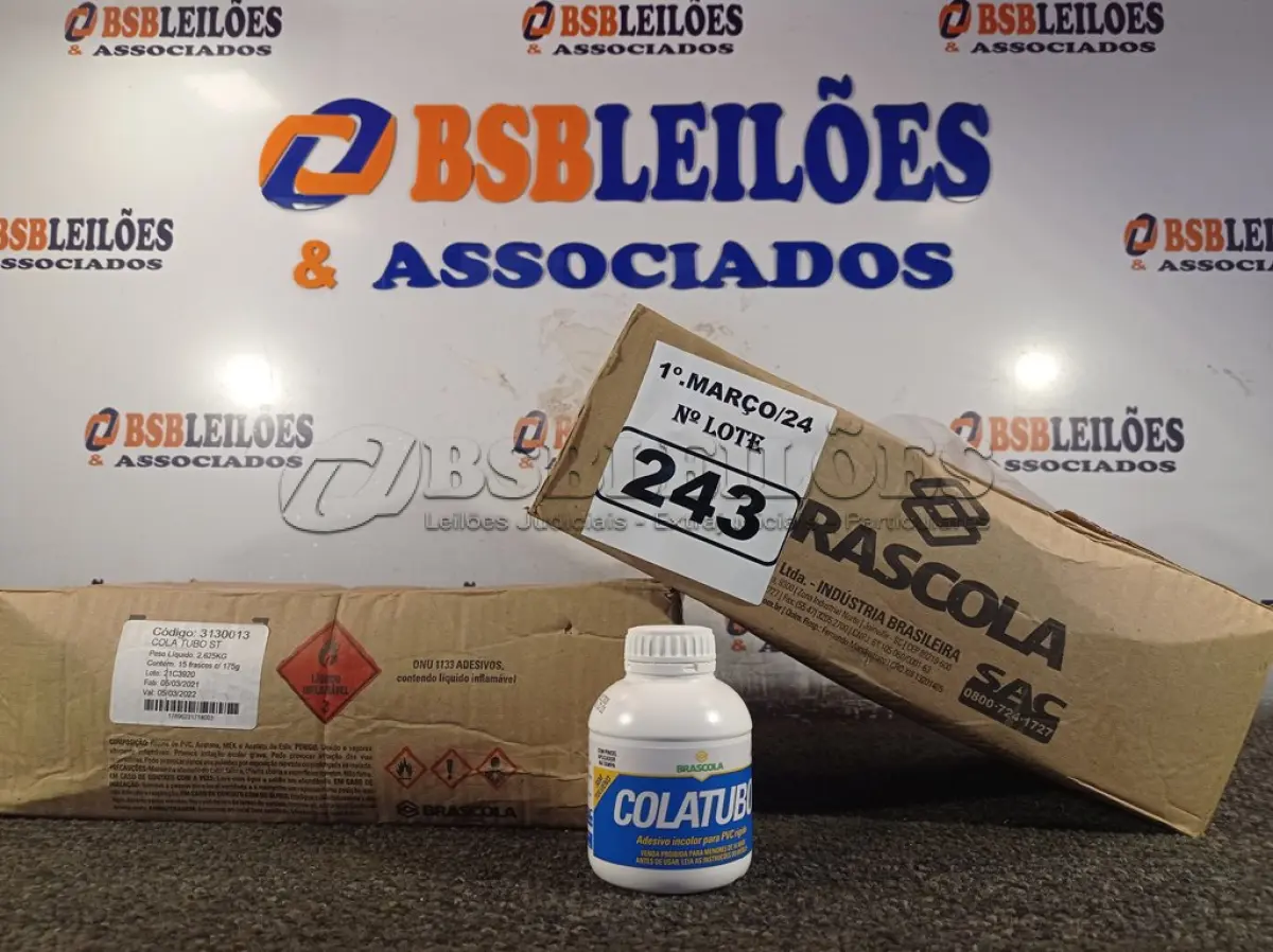 LOTE 243 - 02 CAIXAS COM COLA TUBO ST. (NO ESTADO) ATENÇÃO! FAZER A VISITAÇÃO ANTES DE ARREMATAR, NÃO SABEMOS SE FUNCIONA. LEILÃO NÃO TEM GARANTIA E NEM DEVOLUÇÃO, SUJEITO A POSSÍVEIS AVARIAS VISÍVEIS/OCULTAS E/OU AUSÊNCIA DE COMPONENTES.