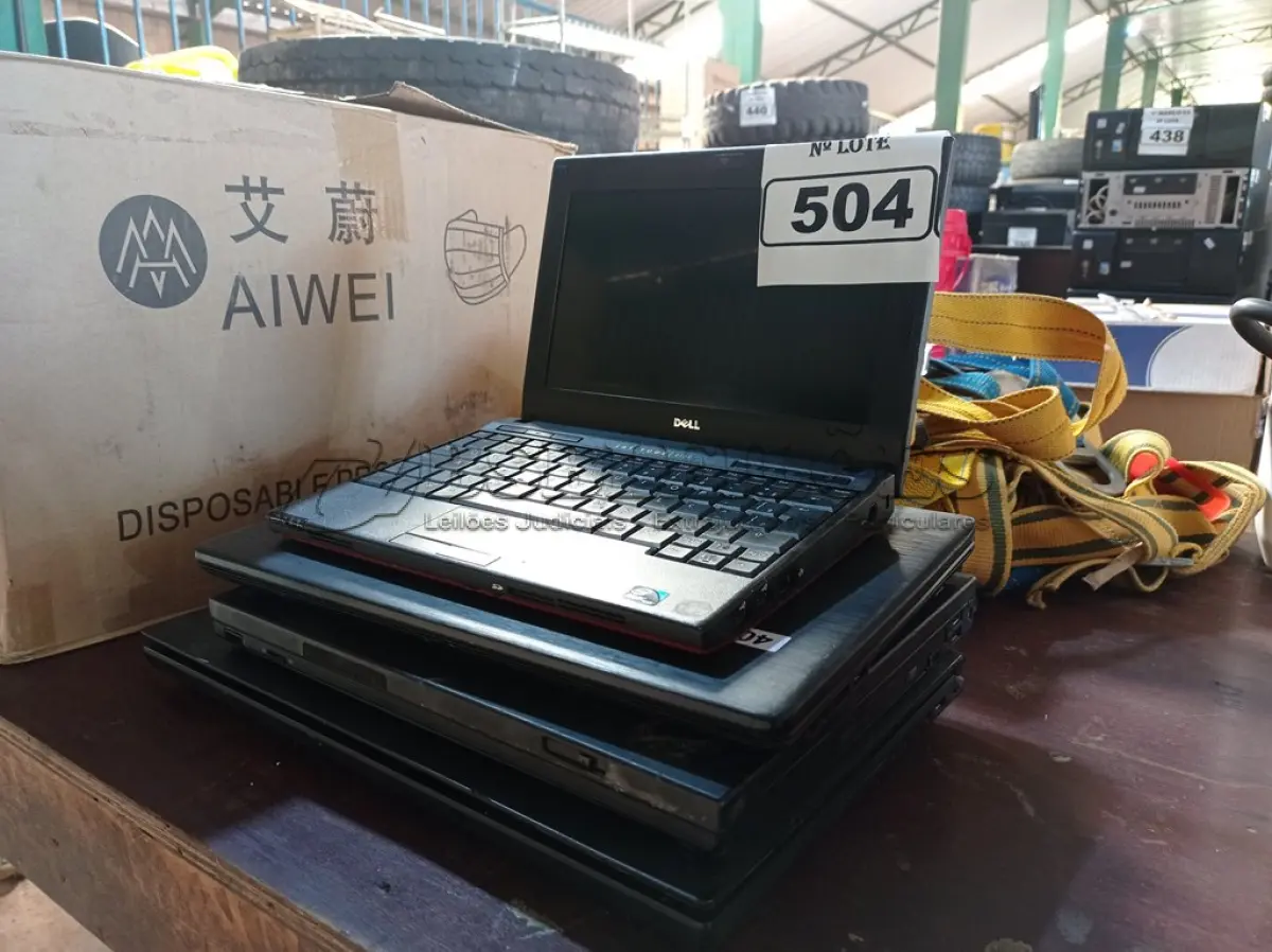 LOTE 504 - 04 NOTEBOOKS PARA RETIRADA DE PEÇAS. (NO ESTADO) ATENÇÃO! FAZER A VISITAÇÃO ANTES DE ARREMATAR, NÃO SABEMOS SE FUNCIONA. LEILÃO NÃO TEM GARANTIA E NEM DEVOLUÇÃO, SUJEITO A POSSÍVEIS AVARIAS VISÍVEIS/OCULTAS E/OU AUSÊNCIA DE COMPONENTES.