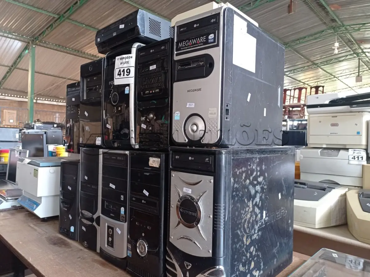 LOTE 419 - 11 CPU’S MARCAS E MODELOS DIVERSOS PARA RETIRADA DE PEÇAS. (NO ESTADO) ATENÇÃO! FAZER A VISITAÇÃO ANTES DE ARREMATAR, NÃO SABEMOS SE FUNCIONA. LEILÃO NÃO TEM GARANTIA E NEM DEVOLUÇÃO, SUJEITO A POSSÍVEIS AVARIAS VISÍVEIS/OCULTAS E/OU AUSÊNCIA DE COMPONENTES.