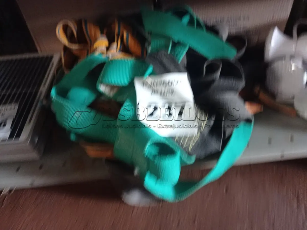 LOTE 237 - 05 CINTOS DE SEGURANÇA NO TRABALHO. (NO ESTADO) ATENÇÃO! FAZER A VISITAÇÃO ANTES DE ARREMATAR, NÃO SABEMOS SE FUNCIONA. LEILÃO NÃO TEM GARANTIA E NEM DEVOLUÇÃO, SUJEITO A POSSÍVEIS AVARIAS VISÍVEIS/OCULTAS E/OU AUSÊNCIA DE COMPONENTES.