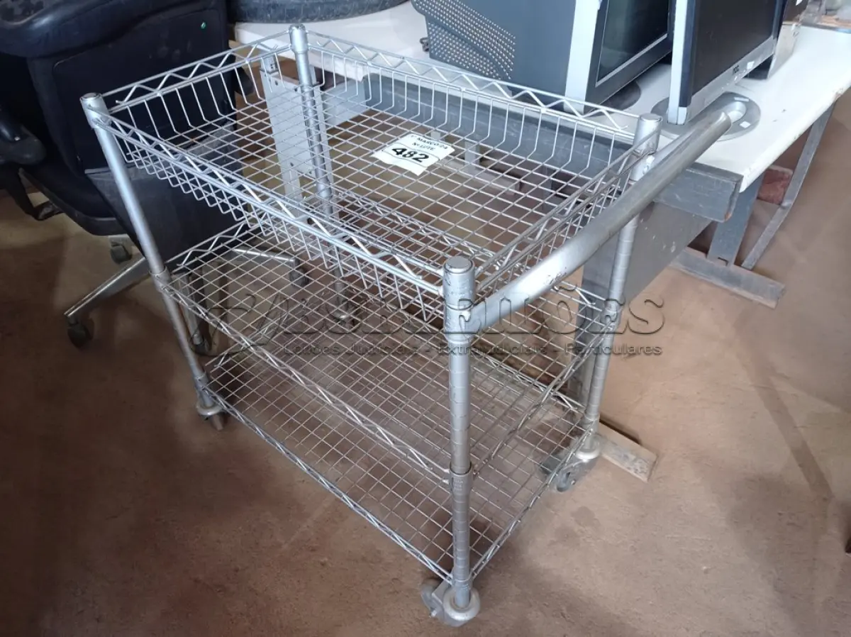LOTE 482 - 01 CARRINHO PARA TRANSPORTE DE ALIMENTOS. (NO ESTADO) ATENÇÃO! FAZER A VISITAÇÃO ANTES DE ARREMATAR, NÃO SABEMOS SE FUNCIONA. LEILÃO NÃO TEM GARANTIA E NEM DEVOLUÇÃO, SUJEITO A POSSÍVEIS AVARIAS VISÍVEIS/OCULTAS E/OU AUSÊNCIA DE COMPONENTES.