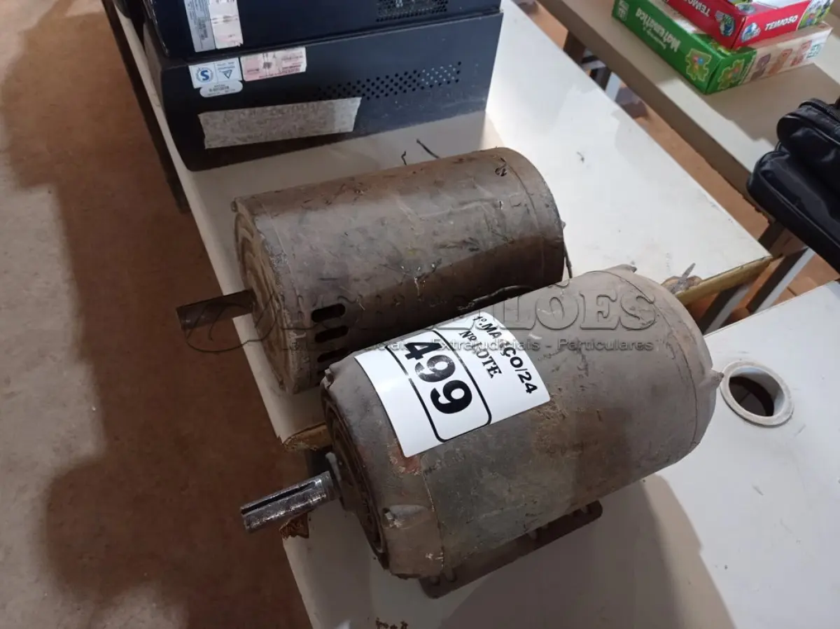 LOTE 499 - 02 MOTORES ELETRICOS. (NO ESTADO) ATENÇÃO! FAZER A VISITAÇÃO ANTES DE ARREMATAR, NÃO SABEMOS SE FUNCIONA. LEILÃO NÃO TEM GARANTIA E NEM DEVOLUÇÃO, SUJEITO A POSSÍVEIS AVARIAS VISÍVEIS/OCULTAS E/OU AUSÊNCIA DE COMPONENTES.