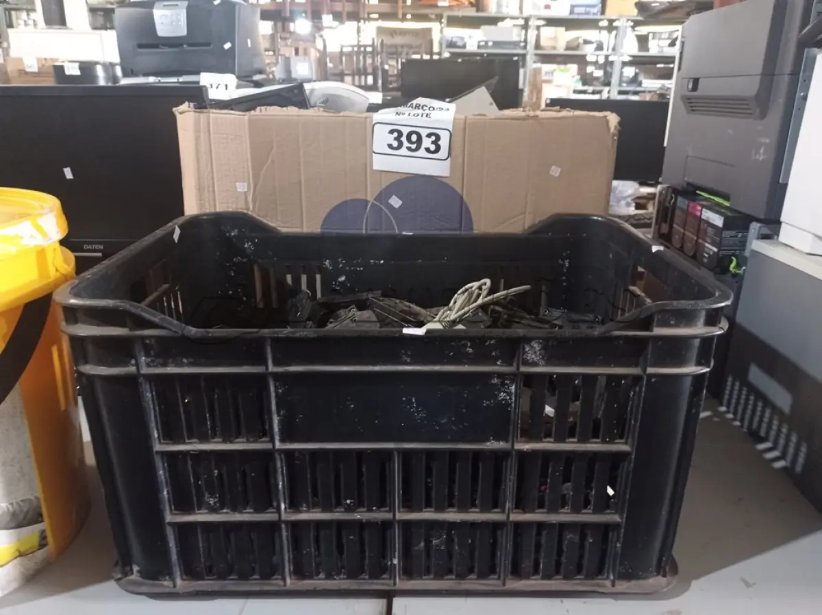 LOTE 393 - 01 LOTE COM DISJUNTORES E MATERIAIS DIVERSOS. (NO ESTADO) ATENÇÃO! FAZER A VISITAÇÃO ANTES DE ARREMATAR, NÃO SABEMOS SE FUNCIONA. LEILÃO NÃO TEM GARANTIA E NEM DEVOLUÇÃO, SUJEITO A POSSÍVEIS AVARIAS VISÍVEIS/OCULTAS E/OU AUSÊNCIA DE COMPONENTES.