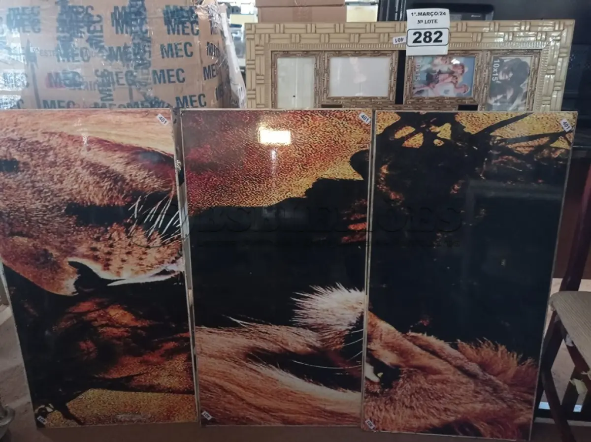 LOTE 282 - 03 QUADROS MOSAICO E 01 QUADRO PORTA RETRATO. (NO ESTADO) ATENÇÃO! FAZER A VISITAÇÃO ANTES DE ARREMATAR, NÃO SABEMOS SE FUNCIONA. LEILÃO NÃO TEM GARANTIA E NEM DEVOLUÇÃO, SUJEITO A POSSÍVEIS AVARIAS VISÍVEIS/OCULTAS E/OU AUSÊNCIA DE COMPONENTES.
