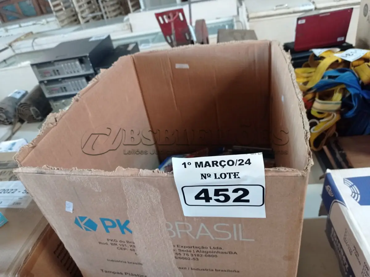 LOTE 452 - 01 LOTE COM DIVERSOS CDS. (NO ESTADO) ATENÇÃO! FAZER A VISITAÇÃO ANTES DE ARREMATAR, NÃO SABEMOS SE FUNCIONA. LEILÃO NÃO TEM GARANTIA E NEM DEVOLUÇÃO, SUJEITO A POSSÍVEIS AVARIAS VISÍVEIS/OCULTAS E/OU AUSÊNCIA DE COMPONENTES.