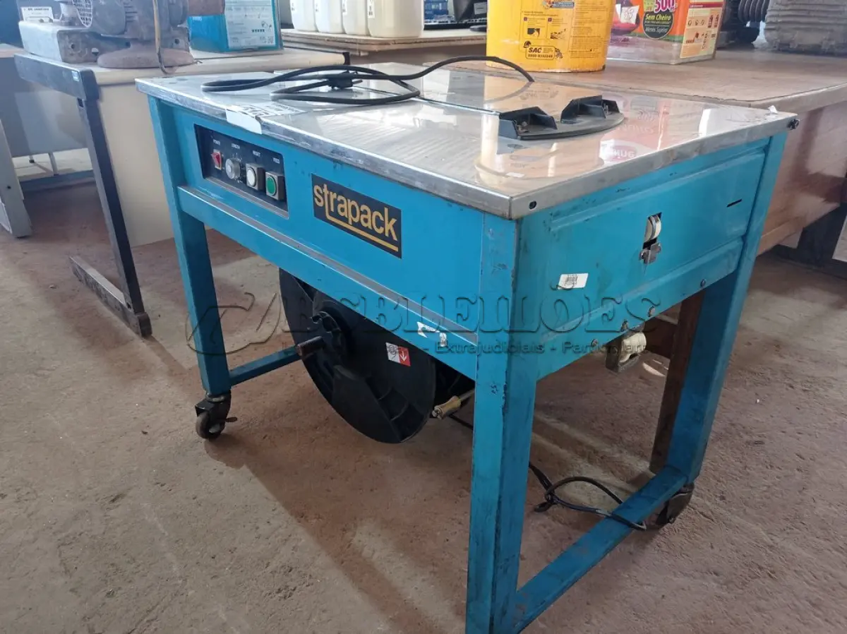 LOTE 516 - 01 MAQUINA ELÉTRICA ARQUEADORA DE FITA MARCA STRAPACK 220V. (NO ESTADO) ATENÇÃO! FAZER A VISITAÇÃO ANTES DE ARREMATAR, NÃO SABEMOS SE FUNCIONA. LEILÃO NÃO TEM GARANTIA E NEM DEVOLUÇÃO, SUJEITO A POSSÍVEIS AVARIAS VISÍVEIS/OCULTAS E/OU AUSÊNCIA DE COMPONENTES.