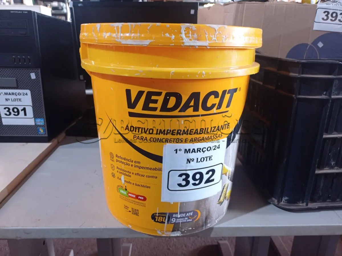 LOTE 392 - 01 BALDE DE VEDACIT, ADITIVO IMPERMEABILIZANTE PARA CONCRETOS E ARGAMASSAS. (NO ESTADO) ATENÇÃO! FAZER A VISITAÇÃO ANTES DE ARREMATAR, NÃO SABEMOS SE FUNCIONA. LEILÃO NÃO TEM GARANTIA E NEM DEVOLUÇÃO, SUJEITO A POSSÍVEIS AVARIAS VISÍVEIS/OCULTAS E/OU AUSÊNCIA DE COMPONENTES.