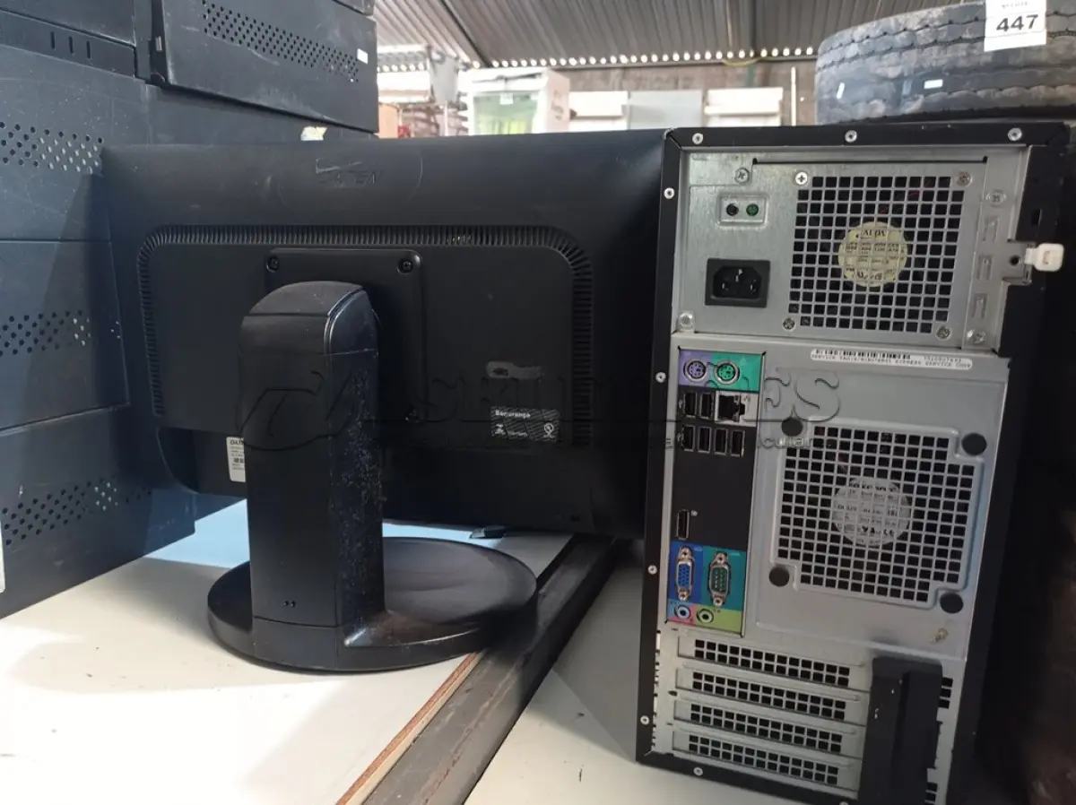 LOTE 439 - 01 CPU’S, 01 MONITOR E 01 TECLADO. (NO ESTADO) ATENÇÃO! FAZER A VISITAÇÃO ANTES DE ARREMATAR, NÃO SABEMOS SE FUNCIONA. LEILÃO NÃO TEM GARANTIA E NEM DEVOLUÇÃO, SUJEITO A POSSÍVEIS AVARIAS VISÍVEIS/OCULTAS E/OU AUSÊNCIA DE COMPONENTES.